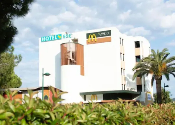 Les Tourrades Hotell 2*