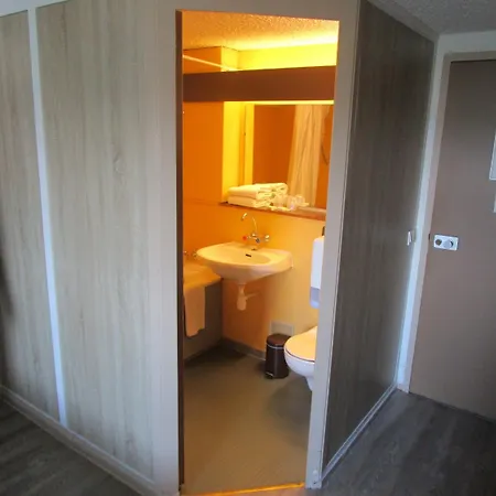 オテル レ トゥラード 2*