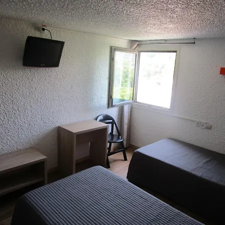 オテル レ トゥラード ホテル 2*