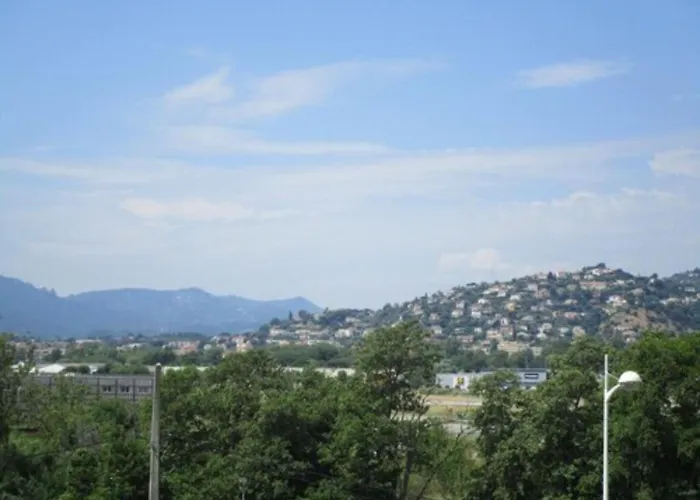 Hotel Les Tourrades 2*