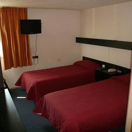 Les Tourrades מלון